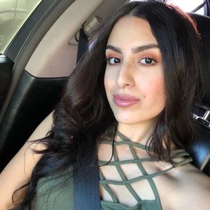 Meet your Posher, Laurita